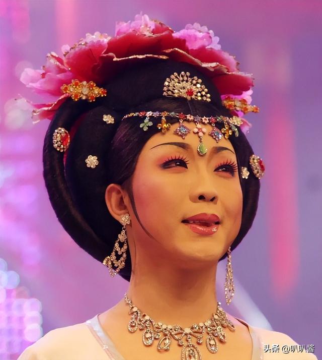 善恶终有报！47岁“跌落神坛”的李玉刚，终是活成了“跳梁小丑	”