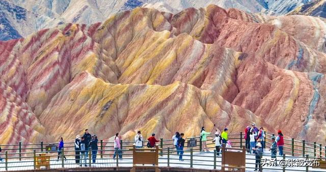 张掖七彩丹霞2025年游客量破300万人次的背后