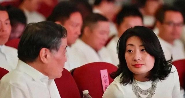 官媒刊文！宗馥莉再破天花板，让亲叔宗泽后和整个商界缄默了