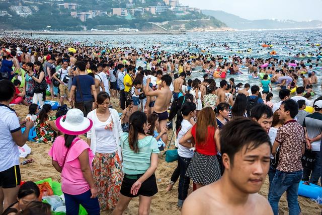 门票打折车票降价，国庆8天假，为啥旅游的年轻人却一年比一年少