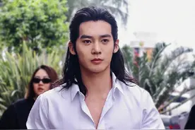 一根藤上七个瓜！大佬吃瓜张雨绮，曾曝光于适光屁股床照图片
