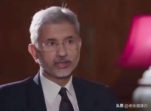 被美国羞辱后，莫迪一夜间变了个人，北京93阅兵，可以给他留个位
