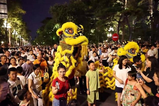 新民大街，越夜越精彩