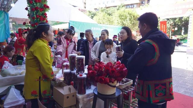 州 庆 ，去 绿 春 过 节 ！