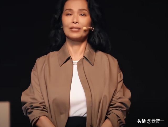 62岁韦唯现状，家暴前夫离世	，车祸脊柱断裂，3个混血儿子已回国