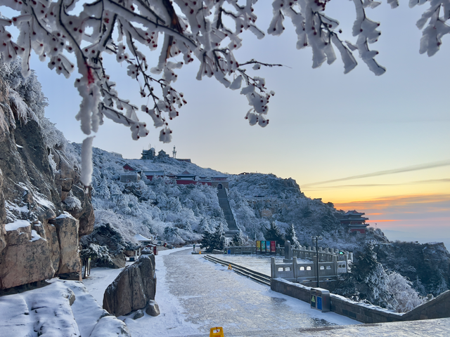 雪后泰山恢复开放 琉璃仙境引客来