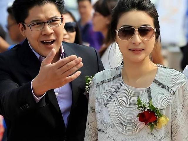 摊牌了！结婚13年，郭晶晶再次迎来喜讯	，原来霍震霆当年没说错