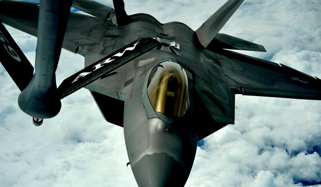 美军为F-22升级“续命”	，美防长提前结束项目，现在终于付出代价