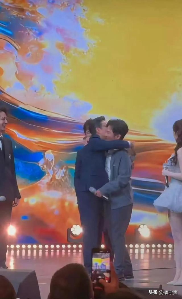 艺人网红跨界主持泛滥，专业门槛持续降低，行业生态该如何救赎？