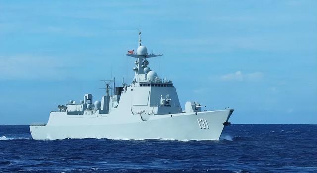 央视最新曝光：中美疑似爆发激烈海上交锋，外舰挑衅被我052D锁定