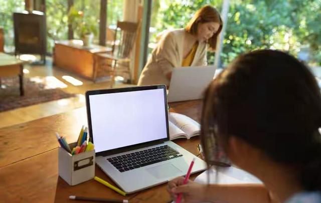 在家每天1小时！3个零套路线上副业，没技能也能月多赚2000+