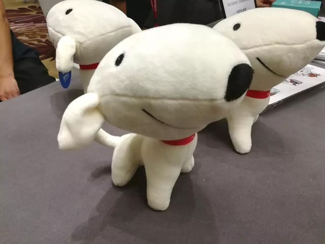 京东AI新品「他她它」上线！能点餐、解量子，还藏AI入口野心？