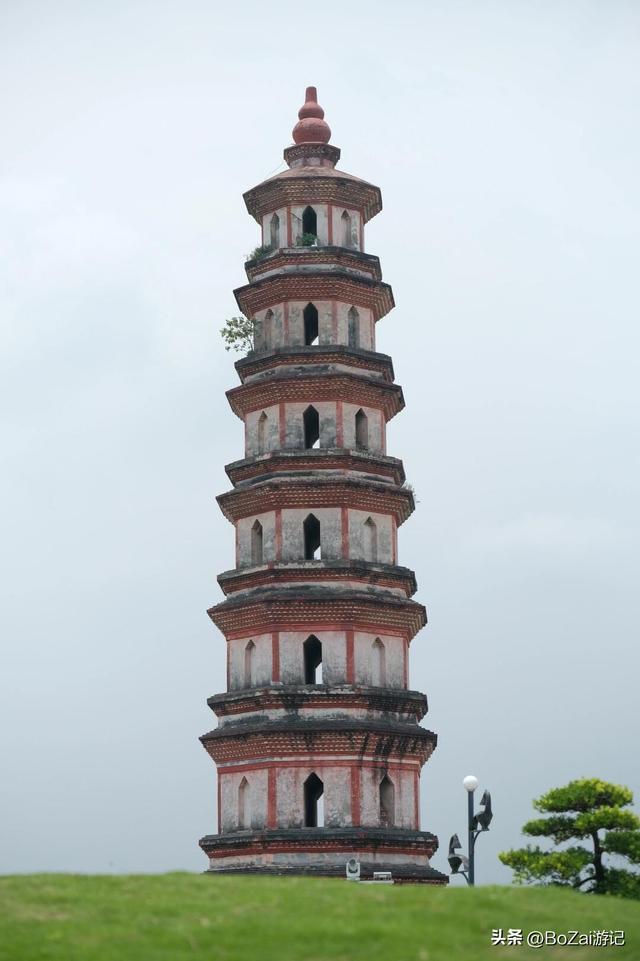 合浦地标大揭秘，明代文昌塔，在汉墓群边守望数百年的传奇