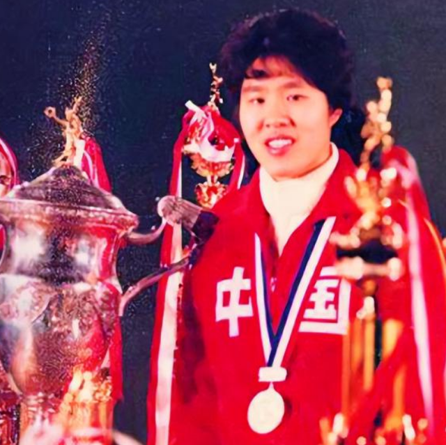面相变了，从"铁榔头"变成"整容狂"，64岁的郎平为自己的行为买单