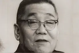 老人遭殃胳膊半残， 清运垃圾站街请罪--老旦泰斗李多奎图片