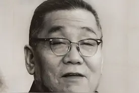 老人遭殃胳膊半残， 清运垃圾站街请罪--老旦泰斗李多奎图片