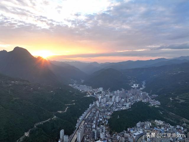 秦岭秘境话镇安