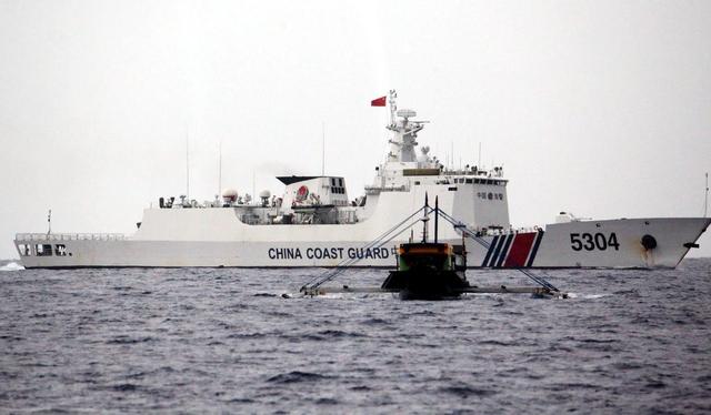 菲律宾船队驶向仁爱礁，100公里外就被拦截，海警立功时候到了