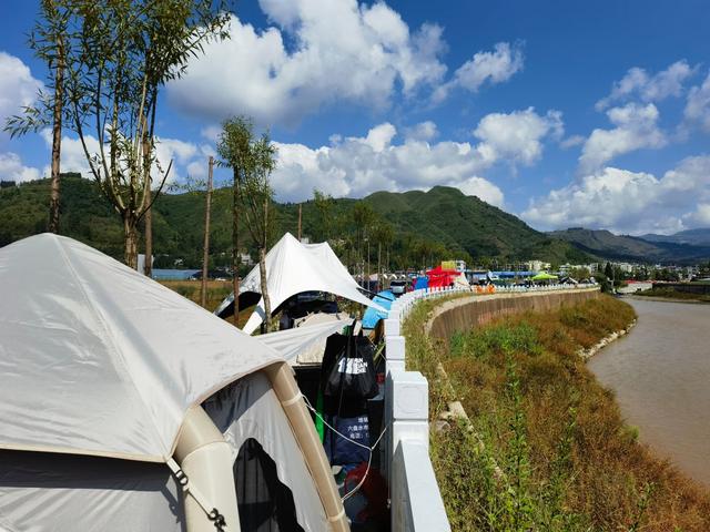 秋日凉都迎客至 帐篷美食引潮来 | 六盘水“加多宝·烙享凉都·帐篷季”首站活动盛大开启