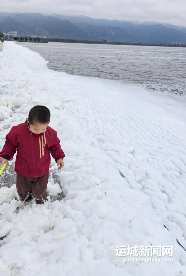 运城盐湖变身“泡泡海” “梦幻模式”开启