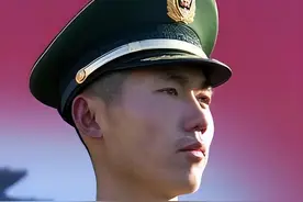 2022年张自轩退伍，辞去铁饭碗工作，有了“新任务”，如今后悔吗图片