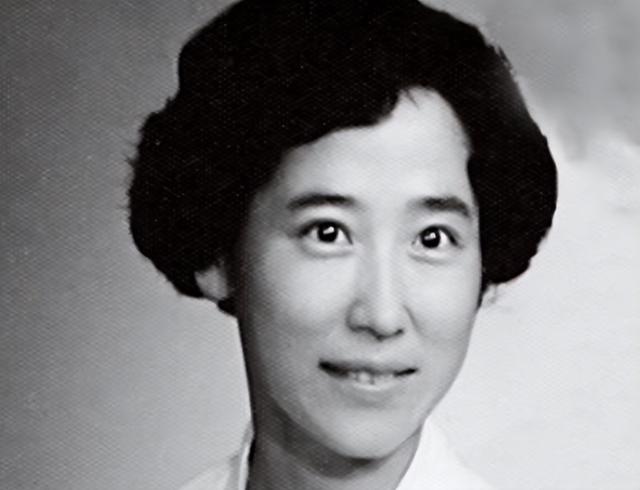 1997年，李鹏总理一家在玉泉山游玩，难得团聚，女儿女婿罕见出镜