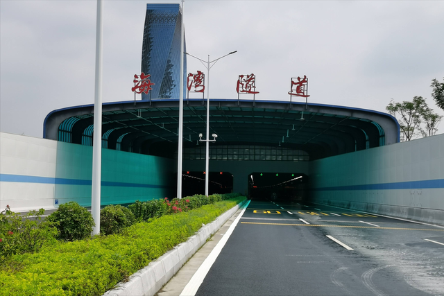 55公里的港珠澳大桥能修，大连到烟台的跨海大桥，为何迟迟不修？