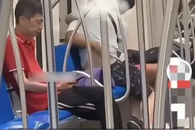 炸裂！上海2男子地铁拥吻互啃，手上动作更妖娆，整个过程被曝光图片