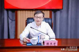 985院校现任校长一览，全部拥有博士学位，超七成为院士身份。图片