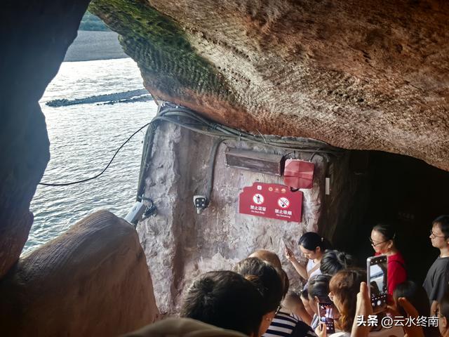 乐山大佛是哪尊佛？为什么是唐代的佛身，民国的佛头？能镇水吗？