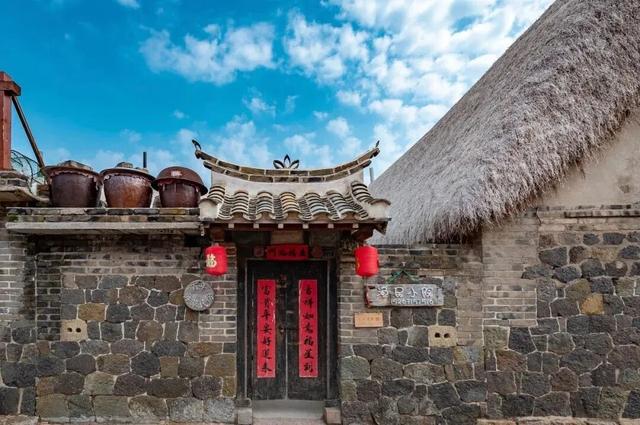 畅游威海·首站荣成 | 全省推广！快启程，住进世界级渔村的童话海草房