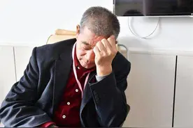 医生劝告：患慢性肝病的人，宁可出门散散步，也不要多做这4件事图片