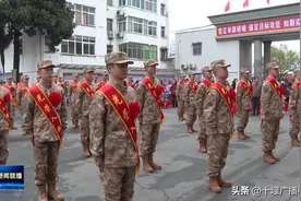 十堰各地新兵踏上军旅征程，追梦军营不负韶华图片