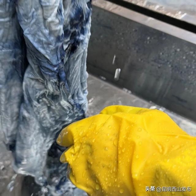 在昆明这个“非遗乐园”，我亲手捏出瓦猫、染出蓝花布，把老手艺玩成了新乐趣！