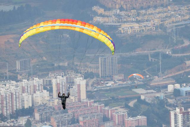 【外眼看云南】“锡都”个旧卸下工装换上运动装，“圈粉”国际博主