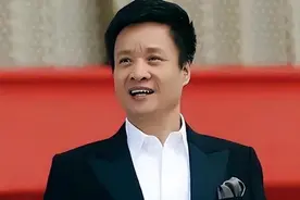 阎维文：唱了一辈子军歌，德艺双馨，对病重妻子不离不弃值得点赞图片