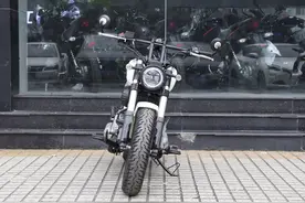 马力30.6匹，配17L大油箱，这样的摩托跑长途该是没有问题图片