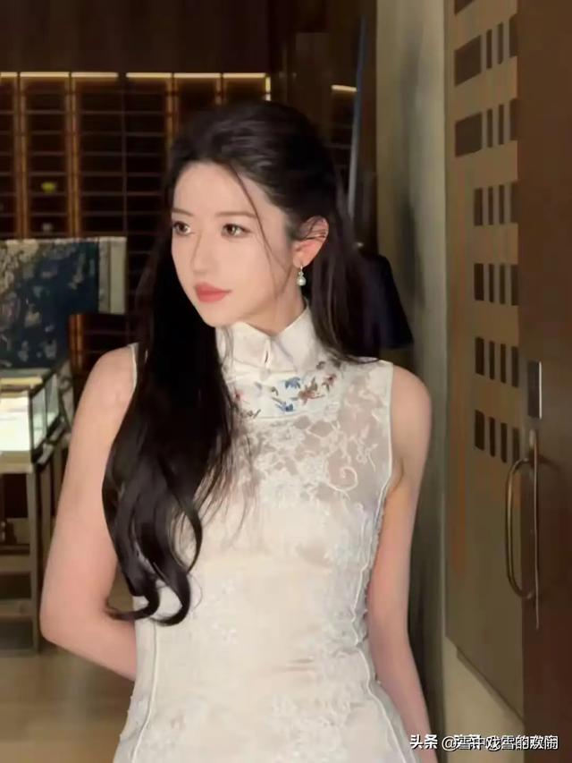 陕西咸阳一名媛	，好漂亮，仙姿玉色，貌美如花，绝世佳人不过如此