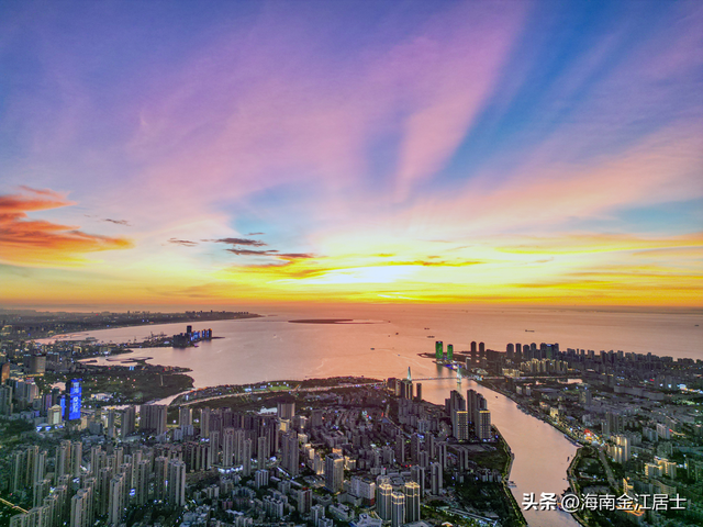 海口湾上空绝美的7月的晚霞（多图）