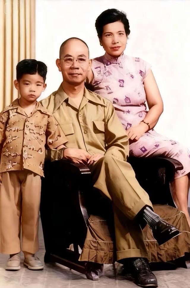 北京吴石墓地：与两位老友墓地“并肩而立”，墓碑上的字令人动容