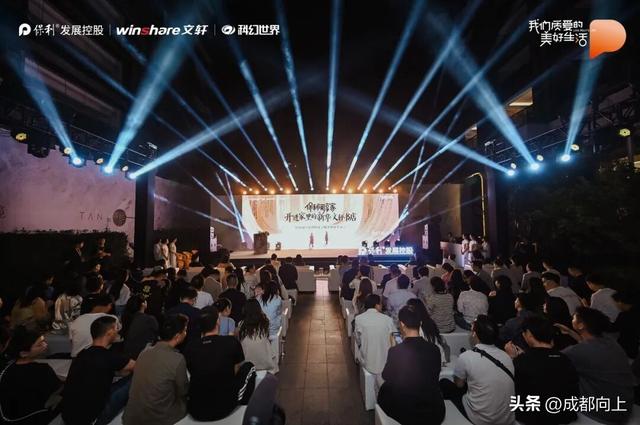 新华书店开进小区内，成都人到底有多爱读书？