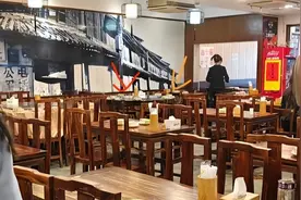 男童尿急，母亲竟让其在餐厅茶杯中小便，隔壁桌顾客食欲全无，酒楼致歉 律师：酒楼未尽到管理职责！图片