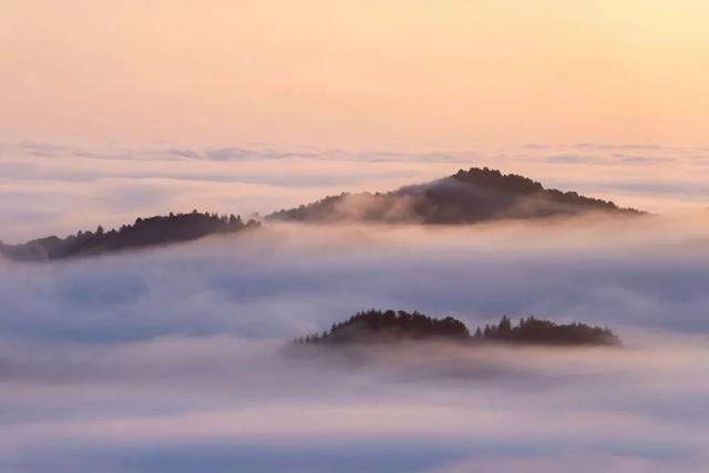 西和云华山：朝看日升云海间 暮观日落染层山