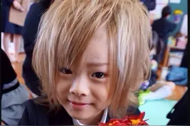 还记得轰动日本的4岁“牛郎”吗？11年后，他真成母亲最大的骄傲图片