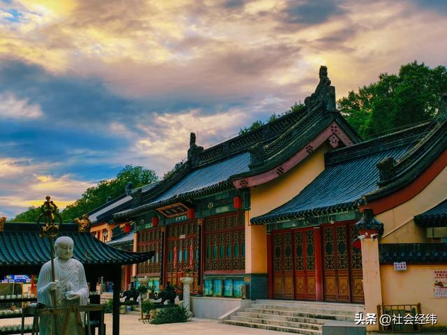 南京九华山：晚霞绘就山水城林的夏日恋曲