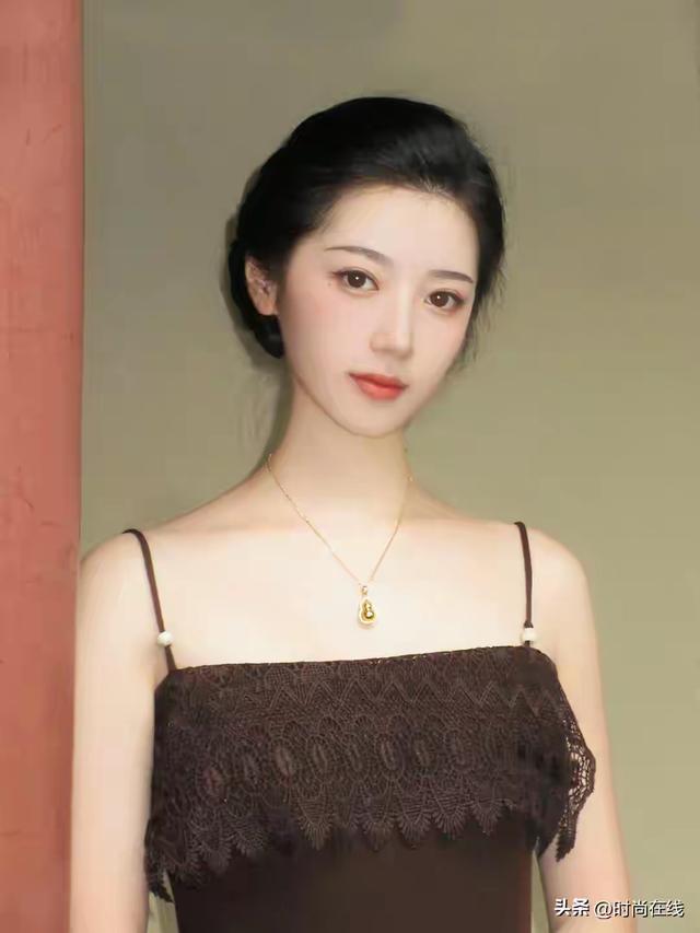 福建一校花，165cm身高清丽出尘，貌美如花，倾国倾城