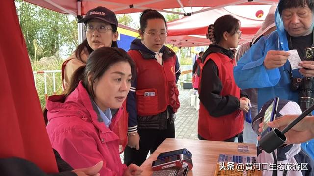 【情满双节游东营】黄河口生态旅游区游人如织，沉浸式体验国庆氛围