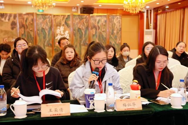 第六届丝绸之路与敦煌历史文化学术研讨会与会嘉宾赴阳关实地考察