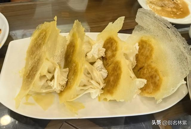 内蒙出发新疆，往返22天，5个人吃饭花4687元，网友问每天吃糠吗