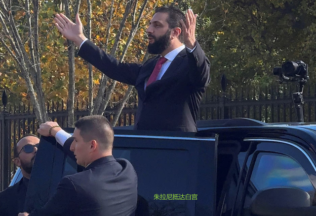 朱拉尼摘掉“恐怖分子”帽子进白宫，特朗普又收下一个“小弟”？